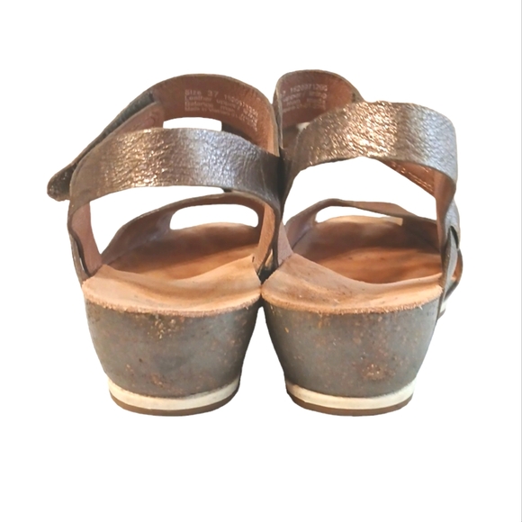 DANSKO Vera Gold Metallic Leather Low Wedge Comfort Sandals size 6.5-7 - Picture 7 of 11